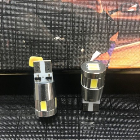 Ampoule T10 de feu de position à LED CAN Bus pour phares de moto