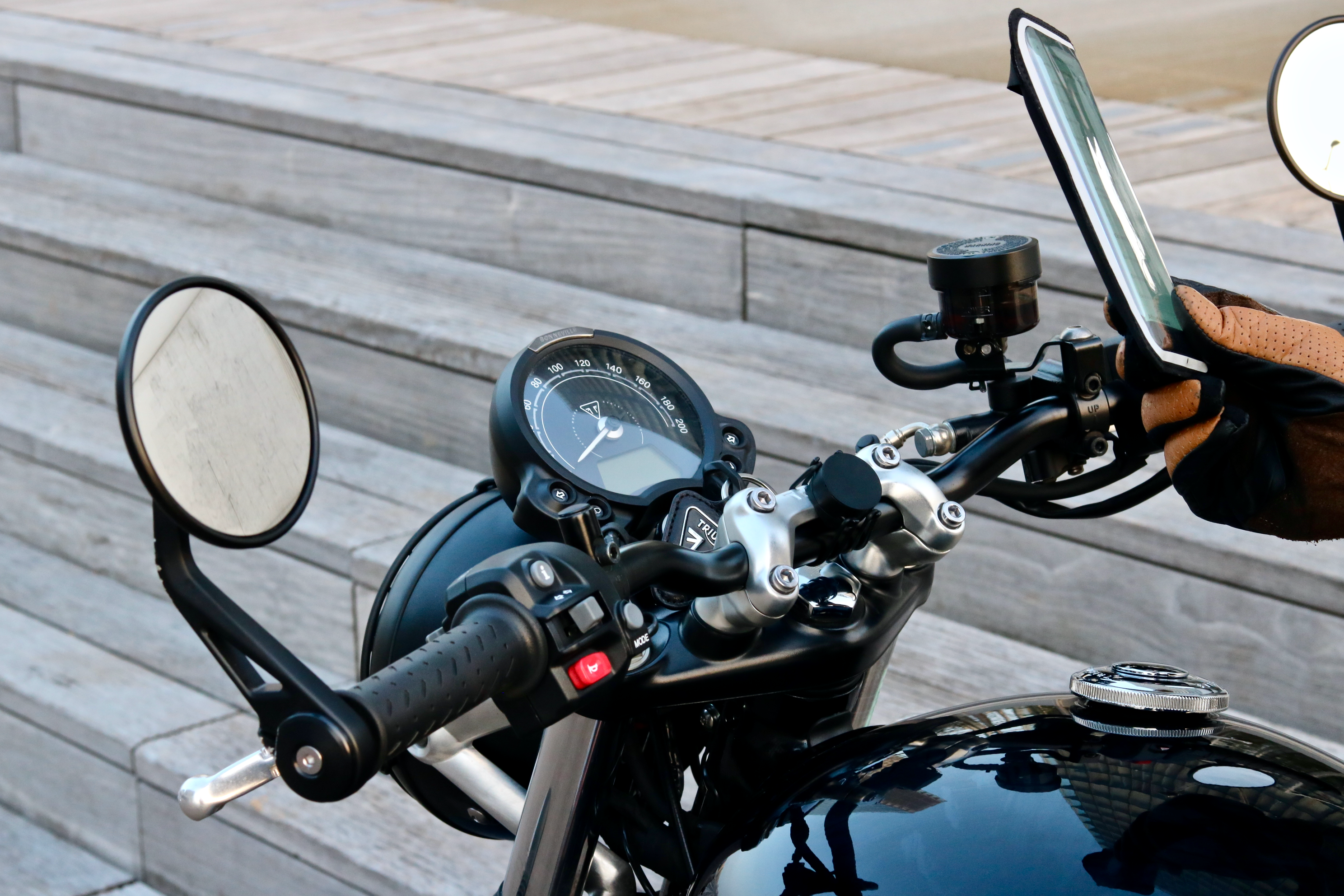 Shapeheart - Magnetic Mount for Clip-ons Handlebar Moto - Size M - Phone up  to 16,8cm